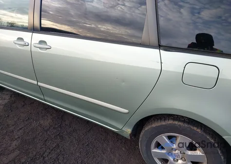 2007 Toyota Sienna Le z USA, uszkodzony, nr VIN 5TDZK23C77S098812